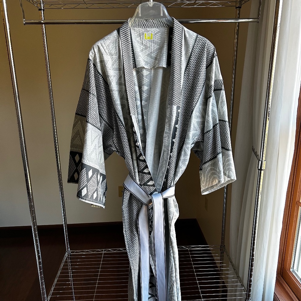 Men's Gray Patterned Kimono Robe - Classic Draped Style